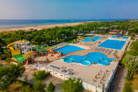 Camping met zwemparadijs aan zee