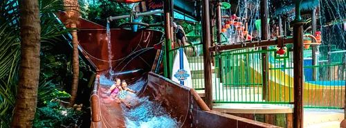Vakantiepark met subtropisch zwembad en indoor speeltuin