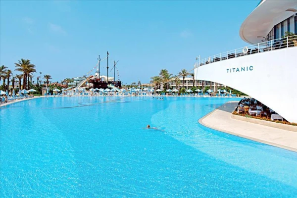 Hotel Titanic Deluxe Lara