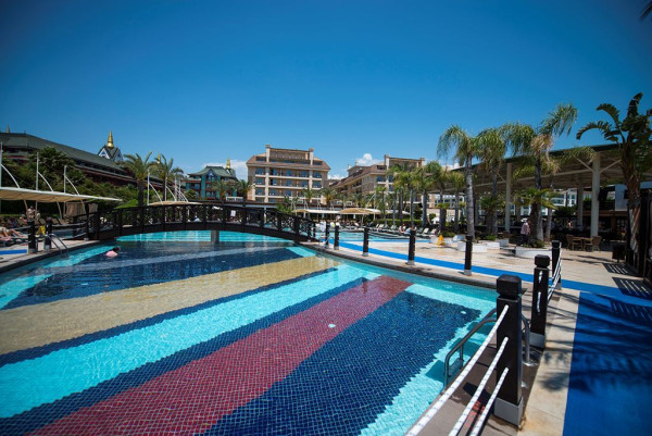 Crystal Family Resort