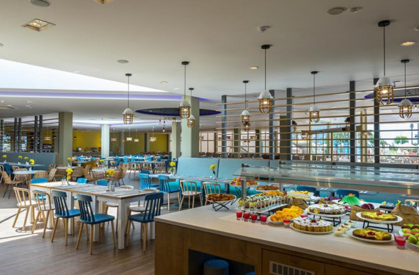 SPLASHWORLD Leonardo Laura Beach & Splash Resort 