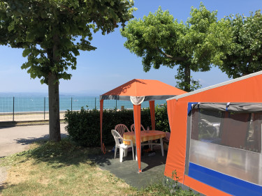 del-garda---bungalowtent-met-meerzicht_49022626848_o - kopie.jpg
