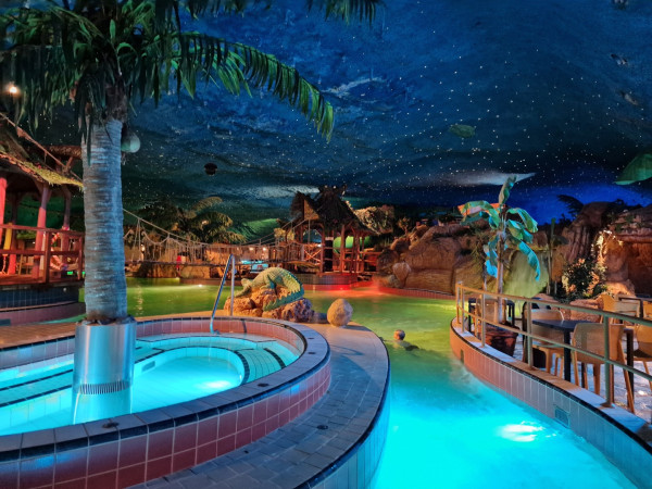 all inclusive nederland - zwembad preston palace