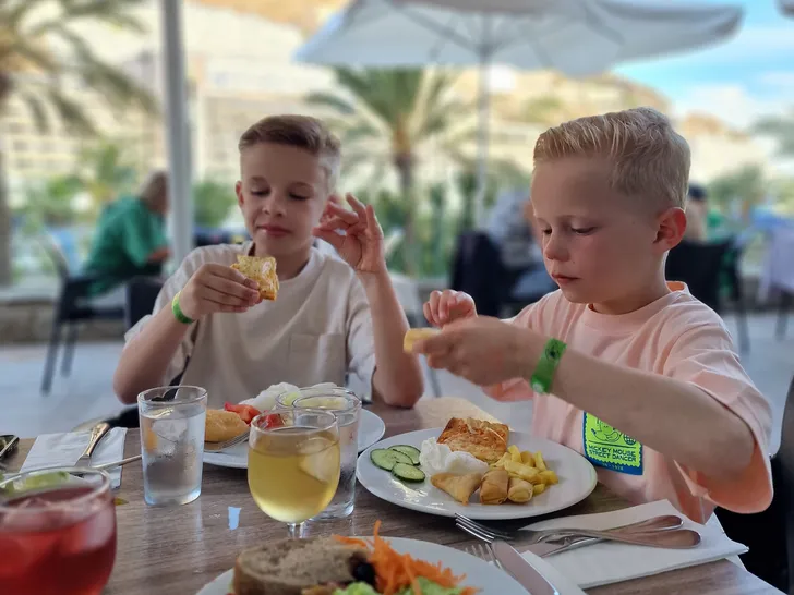 All inclusive: uitgebreid ontbijten en iedere avond iets anders
