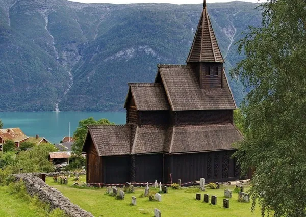Spot de fabulous fjorden van Noorwegen