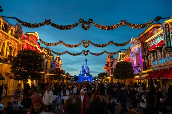 Kerst in Disneyland® Paris 2026: onze tips voor een magisch bezoek met kinderen