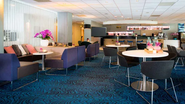 Novotel-Hotel-Maastricht-Lobby-en-bar.jpg