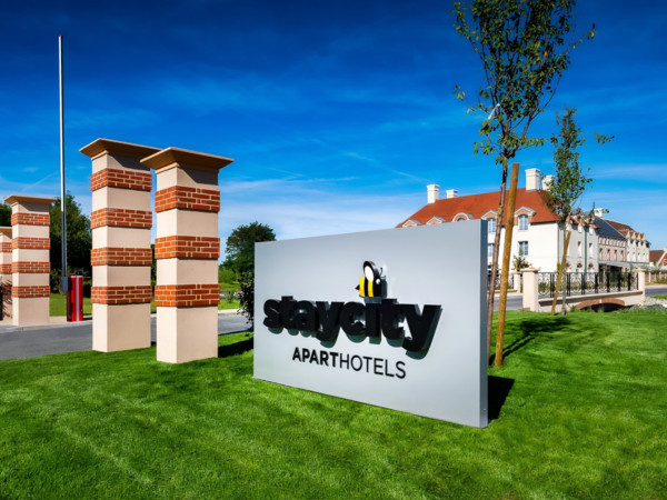 Staycity Aparthotel & Villa Park