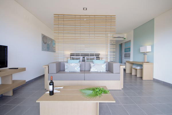 Hotel Oasis Salinas Sea