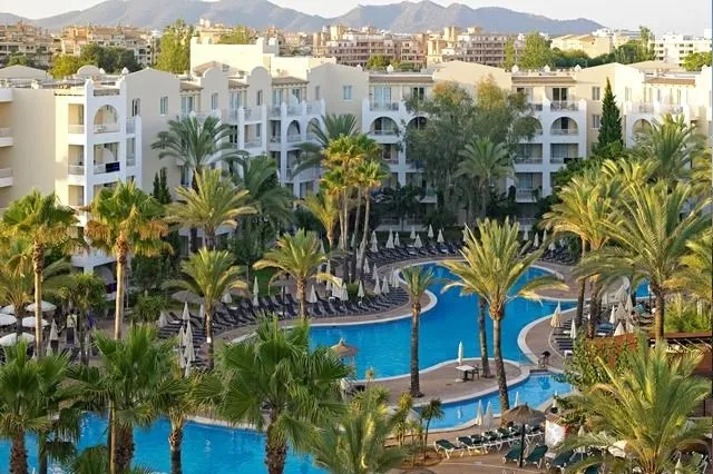Aparthotel Protur Safari Park Mallorca drone foto resort overzicht zwembaden all inclusive familiehotel