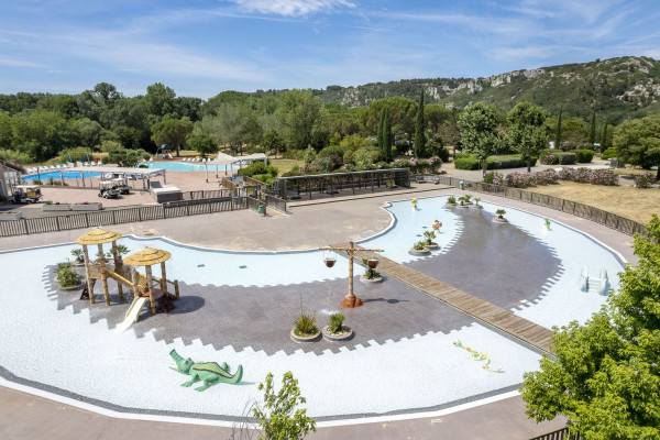 Aquapark met waterspeeltuin