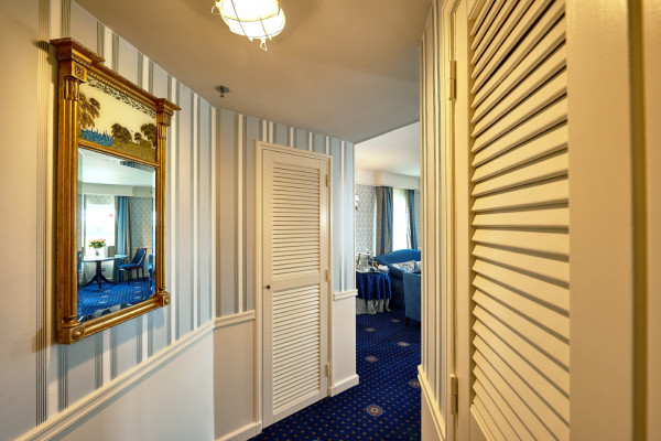 Disney's Newport Bay Club