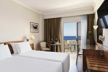 kindvriendelijk-hotel-esperides-beach-4-in-faliraki-griekenland (7).jpg