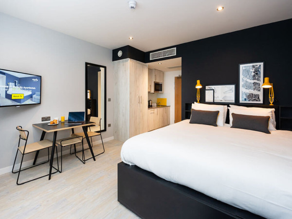 Staycity Aparthotel & Villa Park