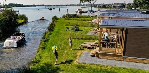 Glamping Friesland aan het water