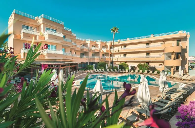 Hotel Cala Mandia