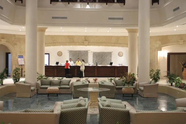 Hotel Royal Tulip Beach Resort